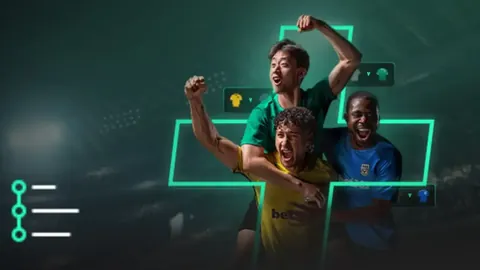 “泰拳王遭连踢反击爆发，怒斥裁判引热议”